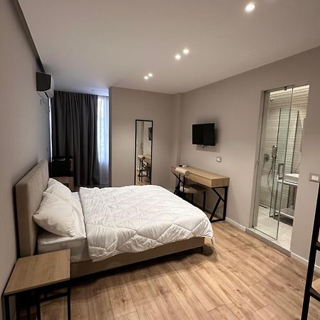 Amazon 8 Guesthouse Tirana Exteriör bild