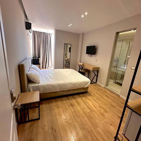 Amazon 8 Guesthouse Tirana Exteriör bild