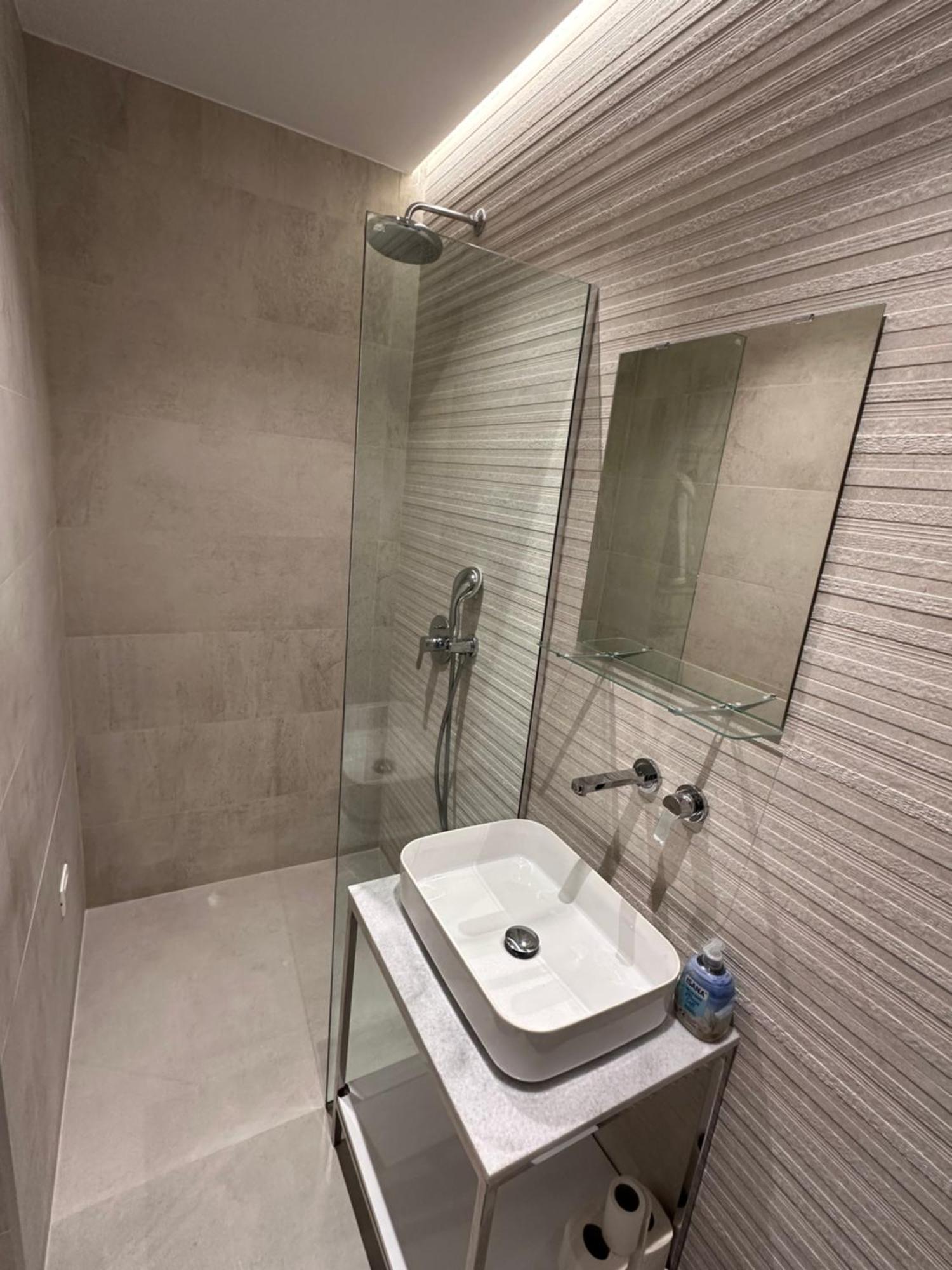 Amazon 8 Guesthouse Tirana Exteriör bild