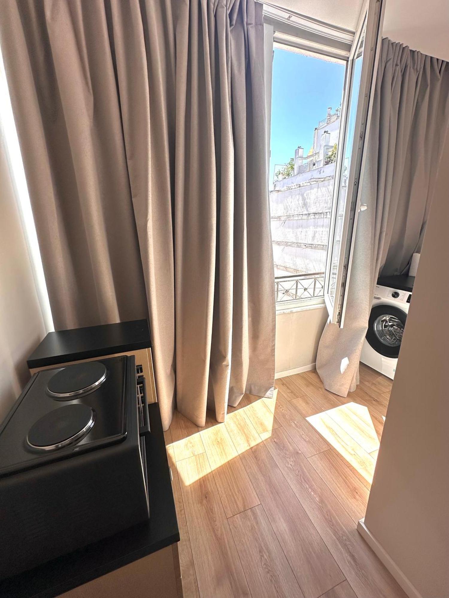 Amazon 8 Guesthouse Tirana Exteriör bild