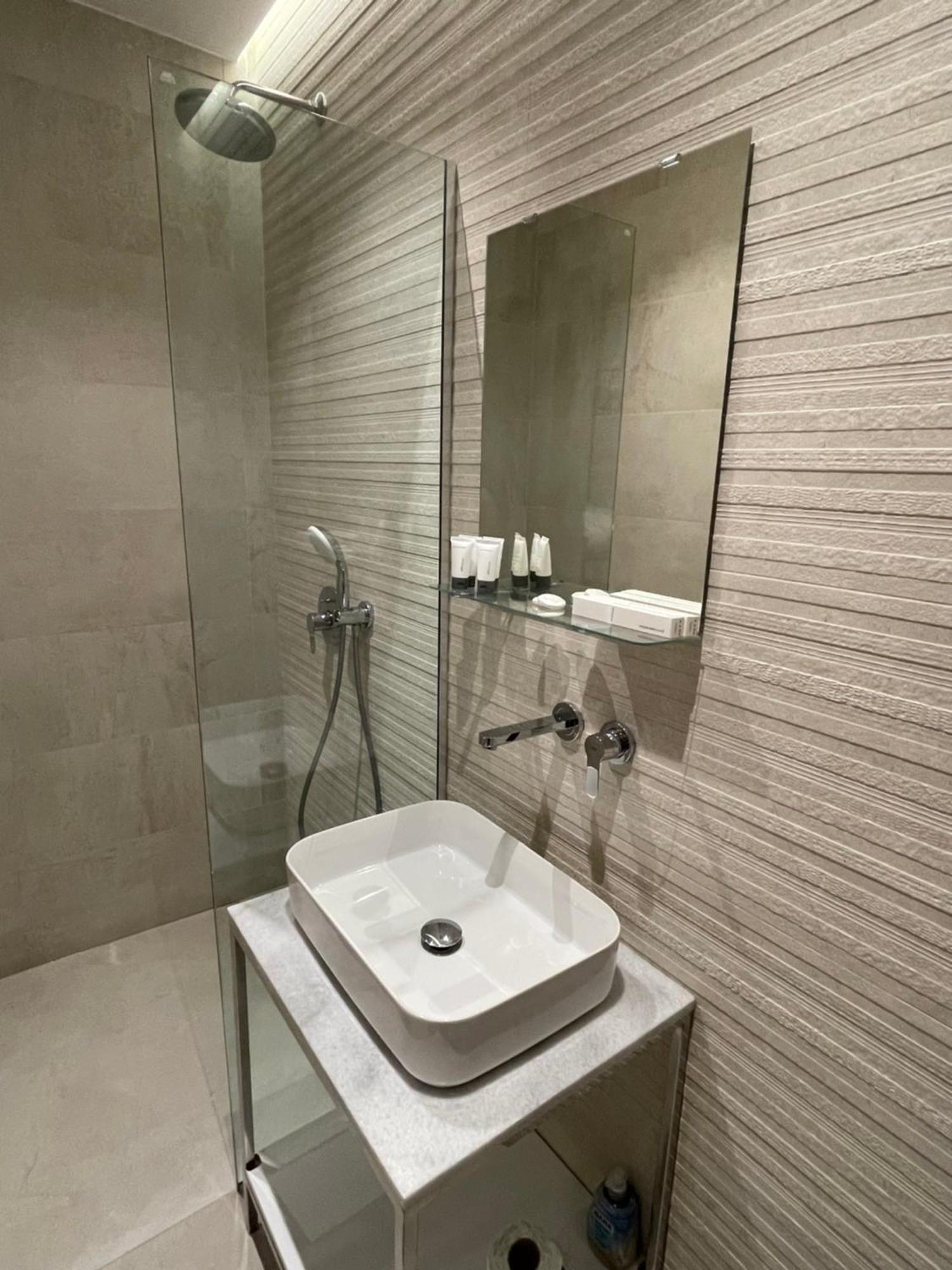 Amazon 8 Guesthouse Tirana Exteriör bild