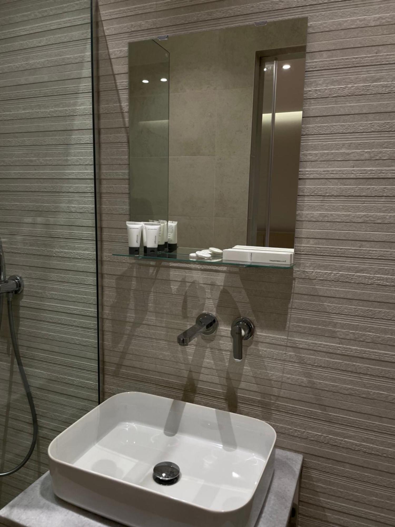 Amazon 8 Guesthouse Tirana Exteriör bild